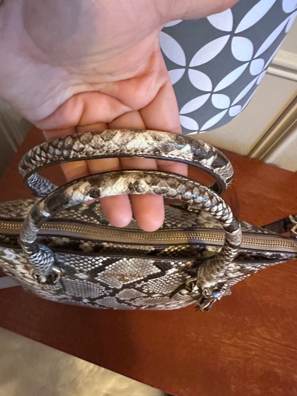 Michael Kors Elson Large Satchel - Picture 7 of 10